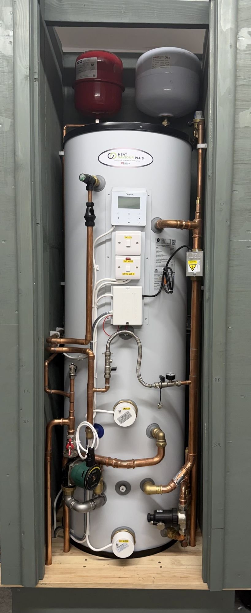 130  litre Slim pre plumbed Heat Saviour +